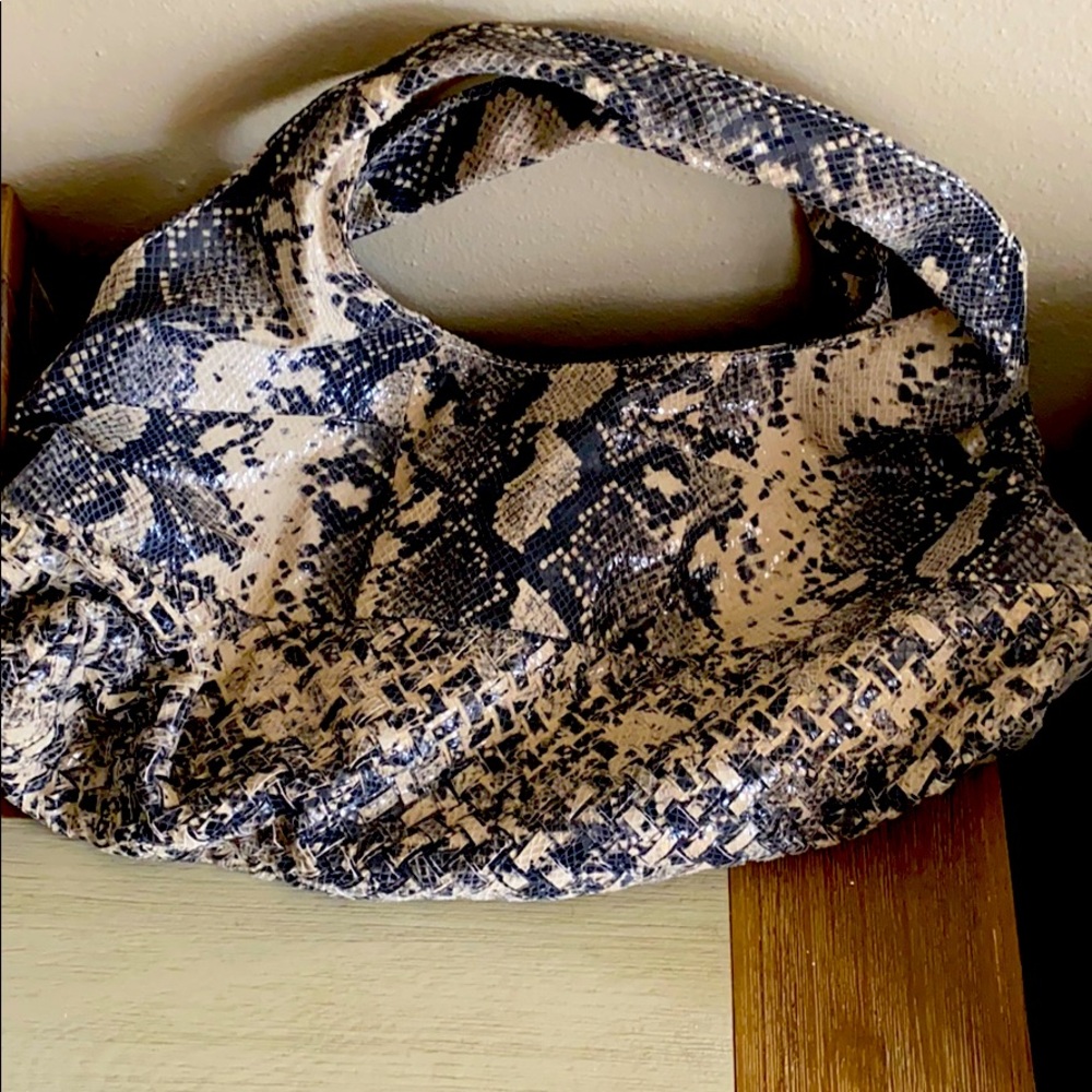 Used hand bag in Great condition barely used